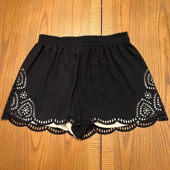 H.I.P. High Rise Pull-On Elastic Waist Eyelet Cut-Out Scalloped Hem Shorts Large - Picture 1 of 11